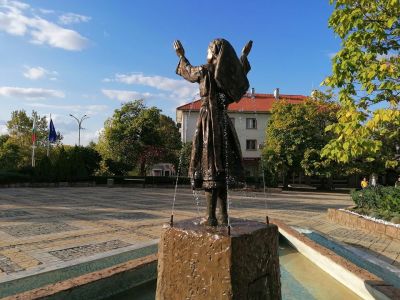 Обновяване на площад България в град Средец - Art Angelovi (Арт Ангелови) - Стамболийски, Пловдив, Благоевград, Бургас, Варна,Велико Търново, Габрово, Монтана, Пазарджик, Перник, Пловдив, Русе, Сливен, Смолян, София, Стара Загора, Ямбол