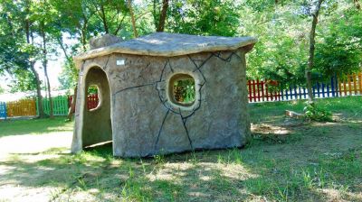 Детска къщичка тип Бедрок с.Ново Село - Art Angelovi (Арт Ангелови) - Стамболийски, Пловдив, Благоевград, Бургас, Варна,Велико Търново, Габрово, Монтана, Пазарджик, Перник, Пловдив, Русе, Сливен, Смолян, София, Стара Загора, Ямбол
